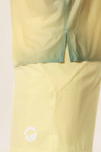 Cargar imagen en el visor de la galería, Pantaloneta con Bolsillo lateral Amarilla
