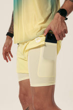 Cargar imagen en el visor de la galería, Pantaloneta con Bolsillo lateral Amarilla

